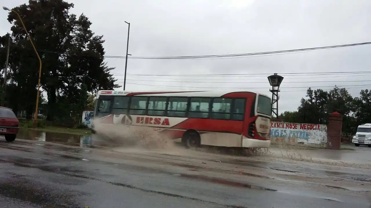 Líneas de colectivos realizan desvíos