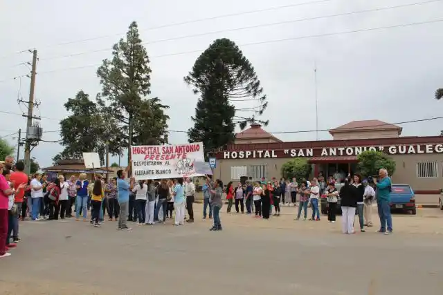 Hospital San Antonio: Se realizó una manifestación en pedido de presupuesto 