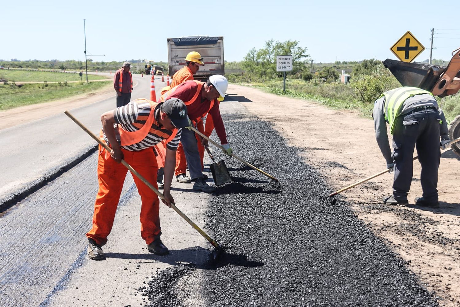 Con una inversión de más de $3.700 millones, avanzan los trabajos de refacción de la Ruta Internacional 136