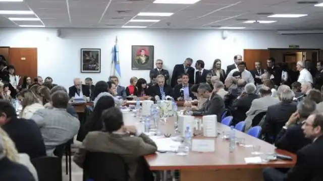 Diputados debate proyectos de licencias para padres posparto