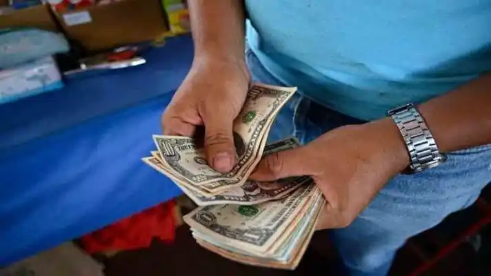 ¡LA PEOR PESADILLA! La escalada del dólar paralelo desangra los bolsillos de los venezolanos