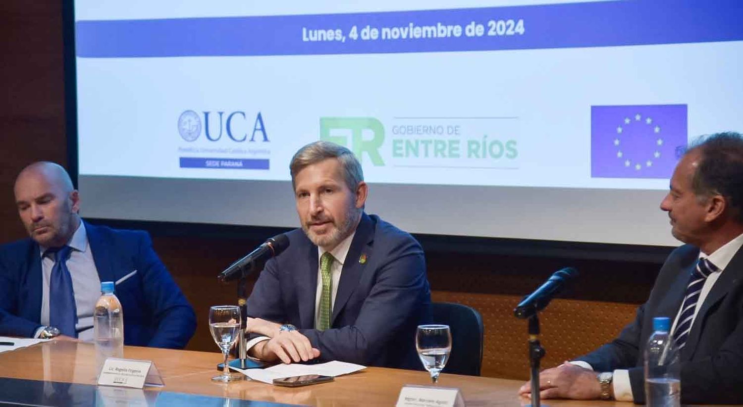 El Gobernador participó de conversatorio en el Aula Magna de la Universidad Católica