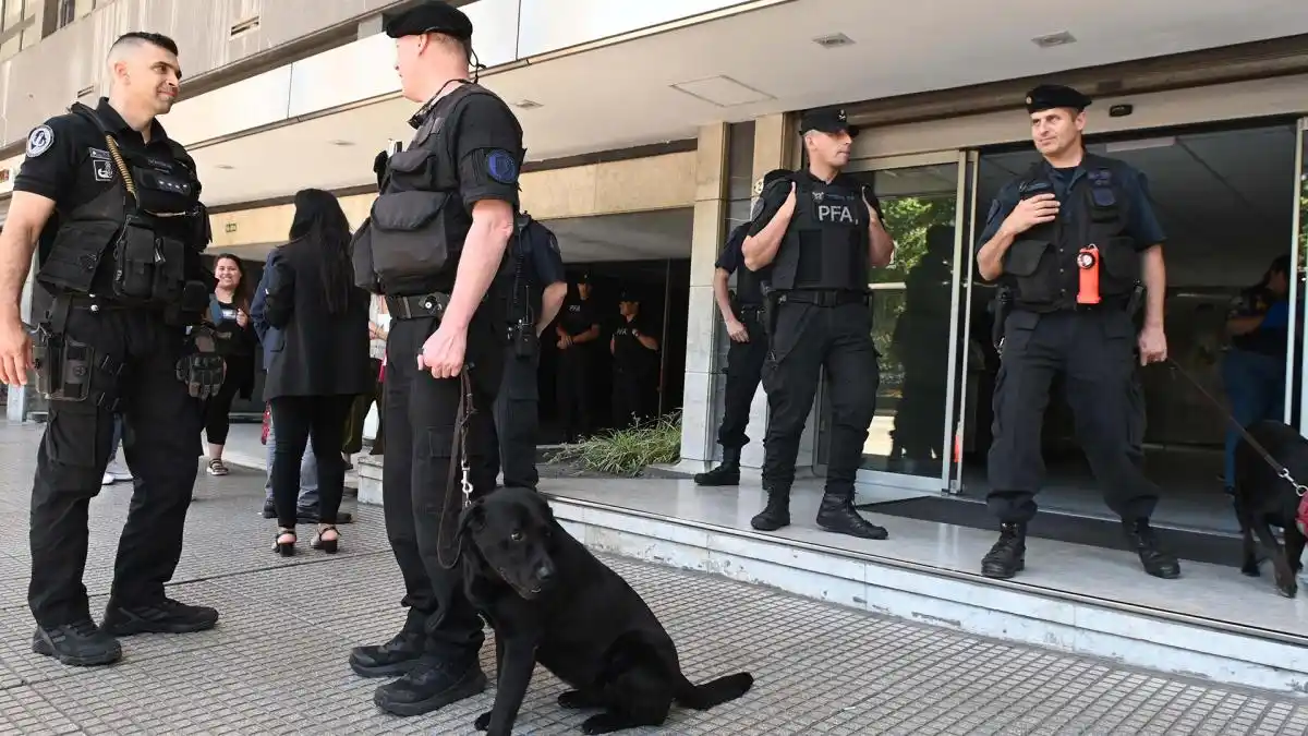 "Falsa alarma" en las dos amenazas de bomba que recibió el Ministerio de Mujeres y Géneros