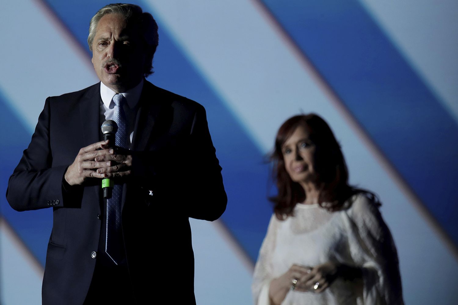 Alberto Fernández salió a defender a Cristina: "Es una mujer honesta, no cometió ninguno de los delitos que se le atribuyen"