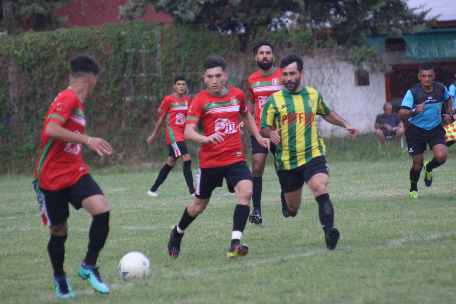 Sarmiento exhibió buen fútbol para superar a Peñarol BB y asegurar la clasificación