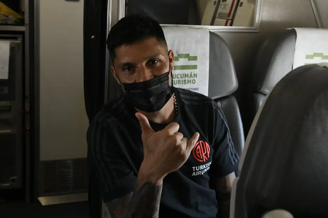 Enzo Pérez integra la delegación riverplatense.