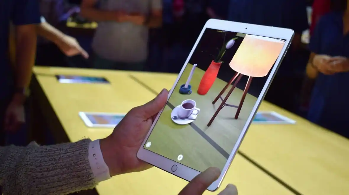 El mundo asombrado con la app de realidad aumentada de Apple