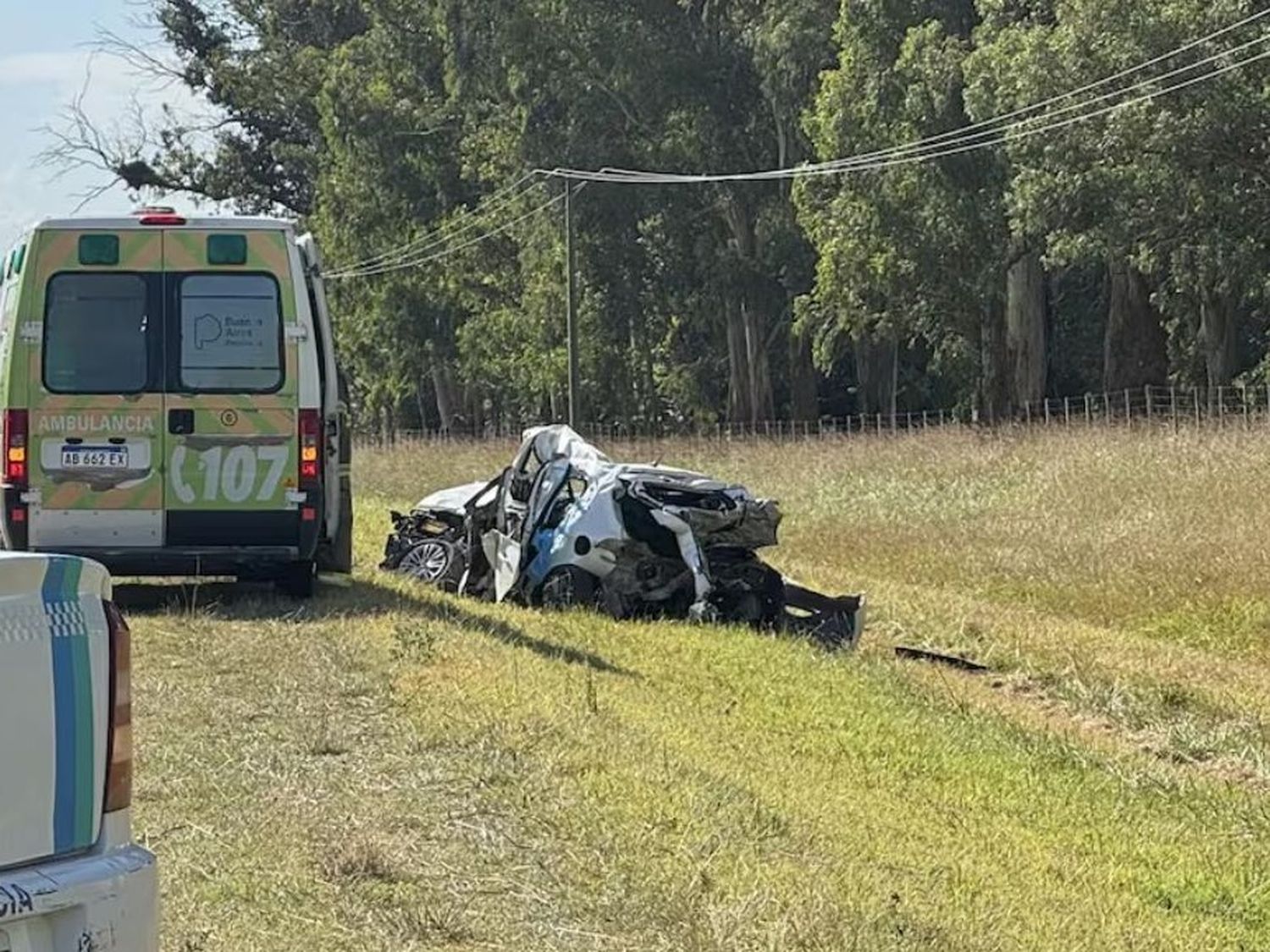 El vehículo quedó completamente destrozado.