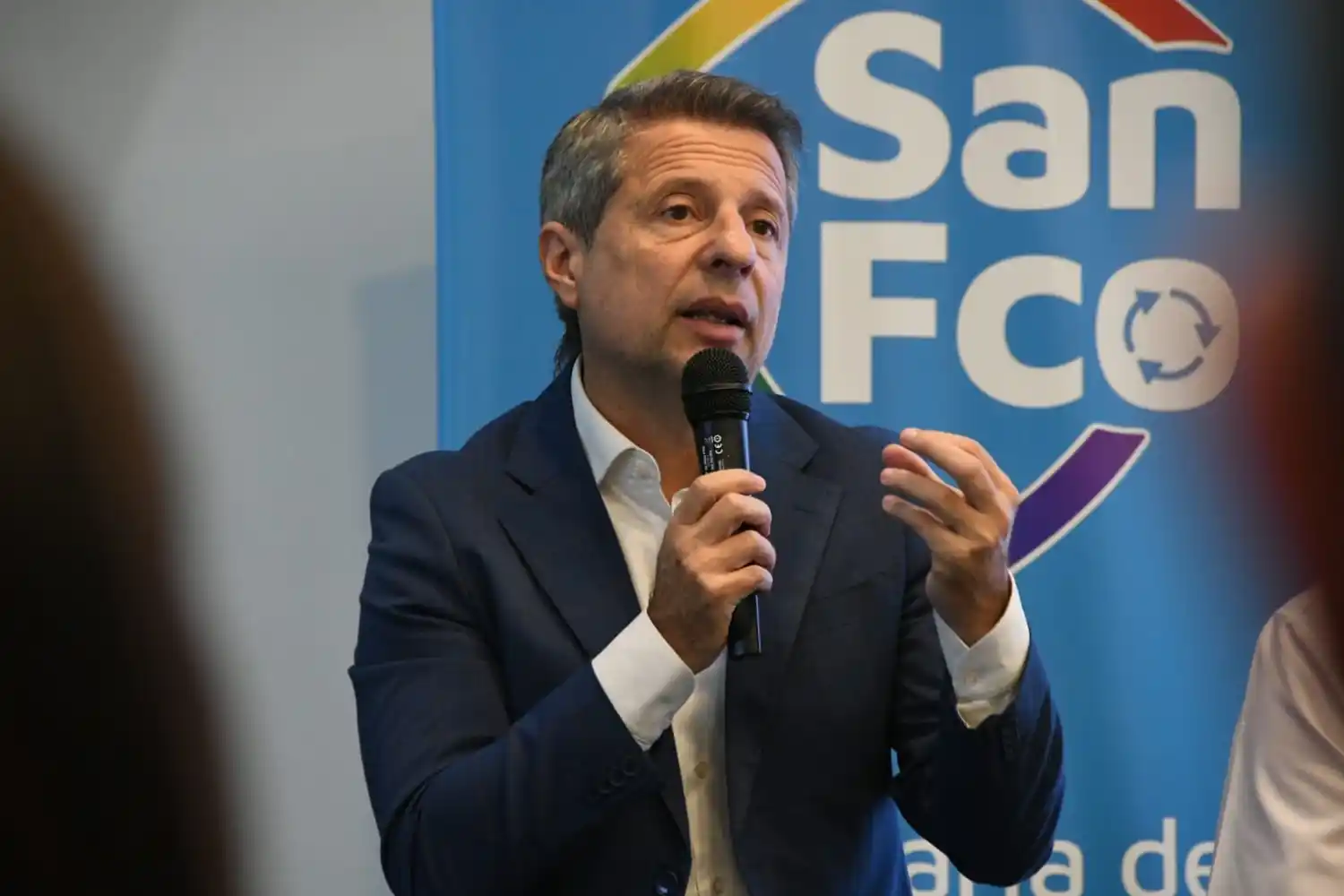 El intendente Damián Bernarte.