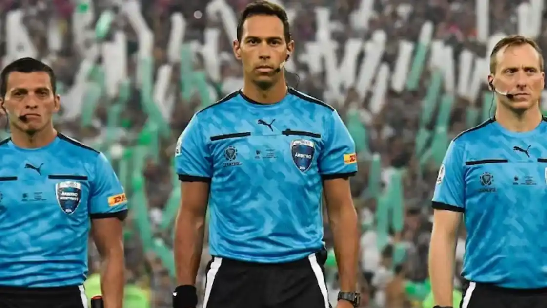 El árbitro bahiense Facundo Tello hace su debut en la Eurocopa: "Lo que me pasa es tan grande que me cuesta asimilarlo"