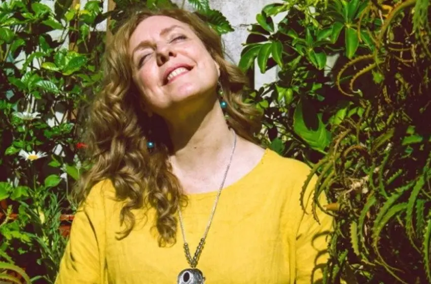 La cantante rosarina Valei presenta su disco en un show vía streaming