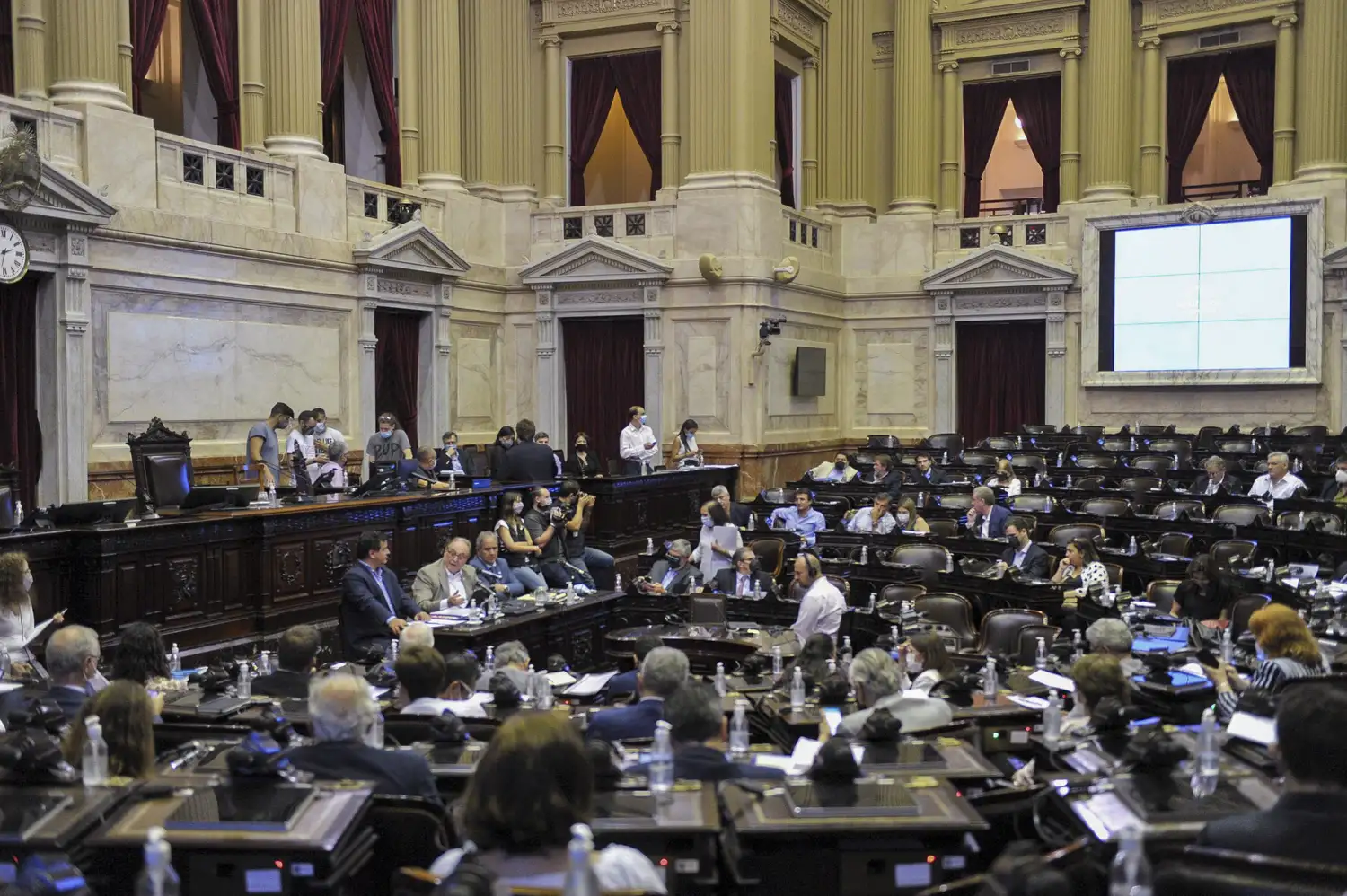 La Comisión de Presupuesto y Hacienda de la Cámara de Diputados trata el proyecto de ley de Presupuesto.