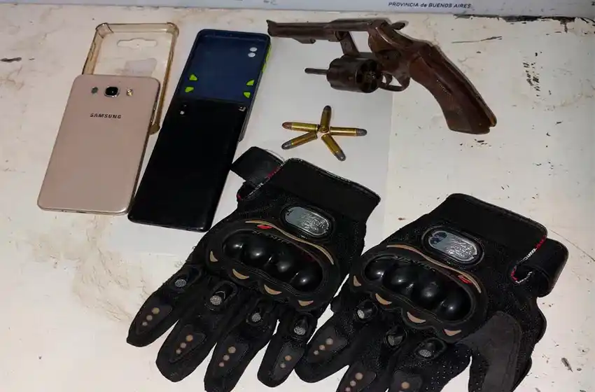 Detuvieron a dos malvivientes que se escondían en el altillo de una casa