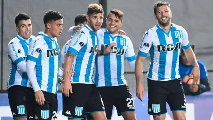 Racing venció a Independiente Medellín en Avellaneda