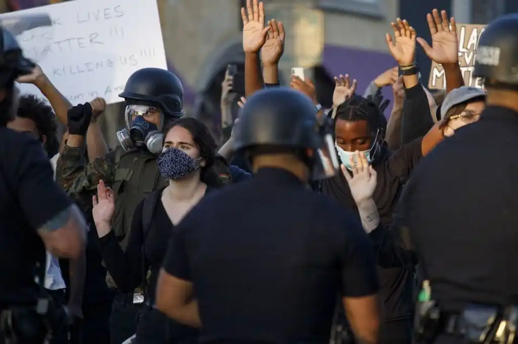 EEUU: dos muertos y un herido en las protestas por la muerte de un afroamericano