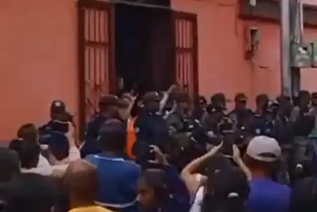 Se armó en la ALCALDÍA DEL MUNICIPIO ORTIZ: dirigentes oficialistas tomaron la sede (+Video)