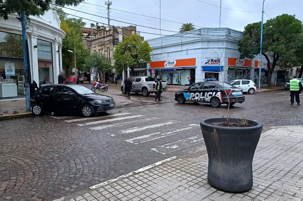 accidente en bv santa fe y pueyrredón - 2