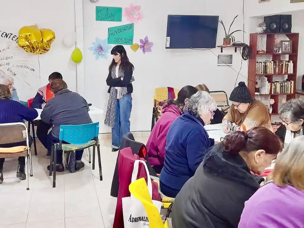 Continúan las actividades para adultos mayores en distintos barrios