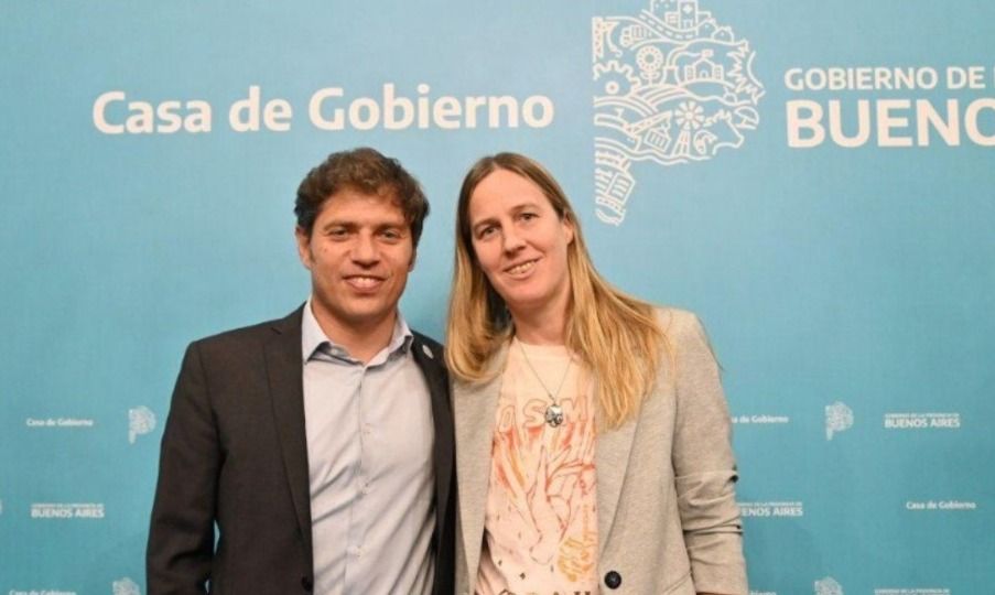 Petreigne junto a Kicillof.