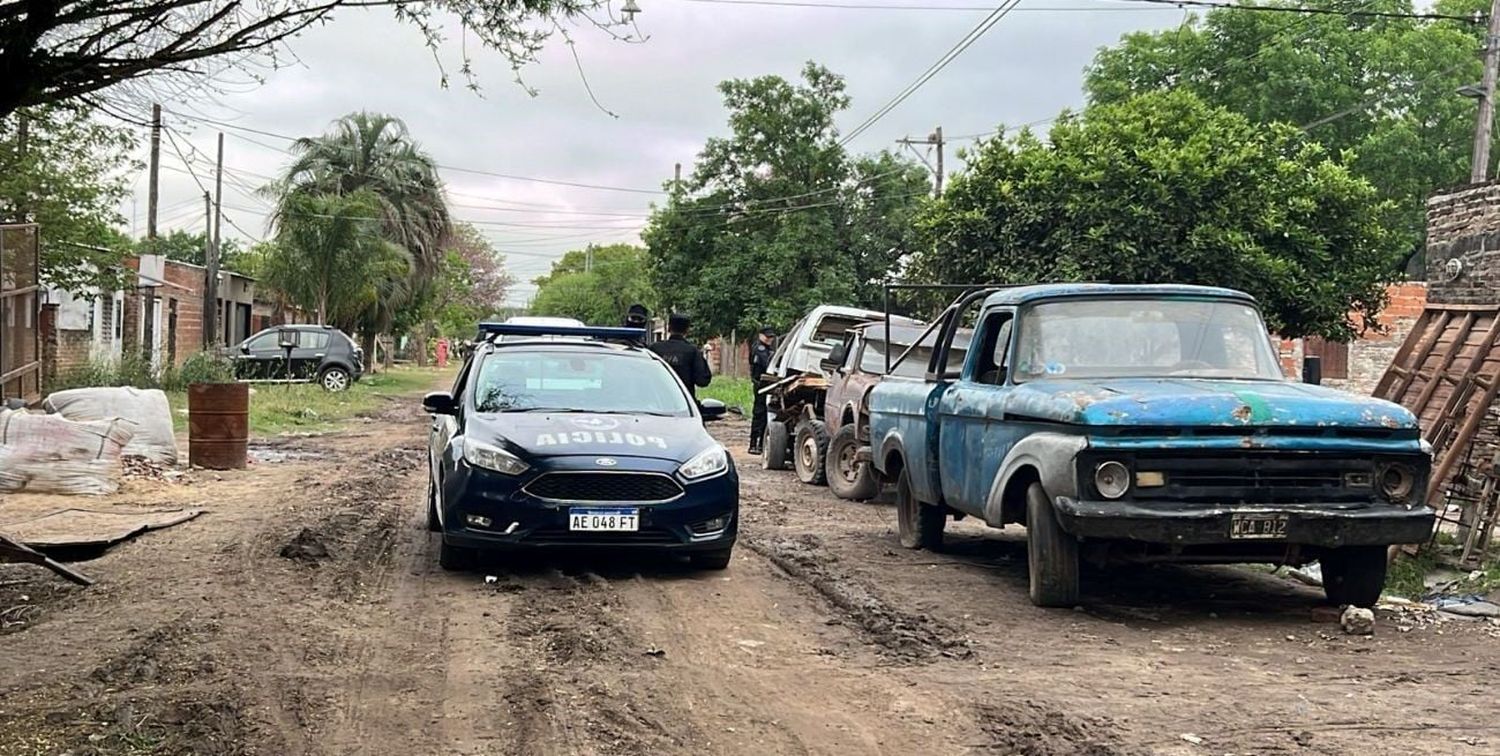 Uno de los allanamientos realizados en la zona oeste de la ciudad de Santa Fe.