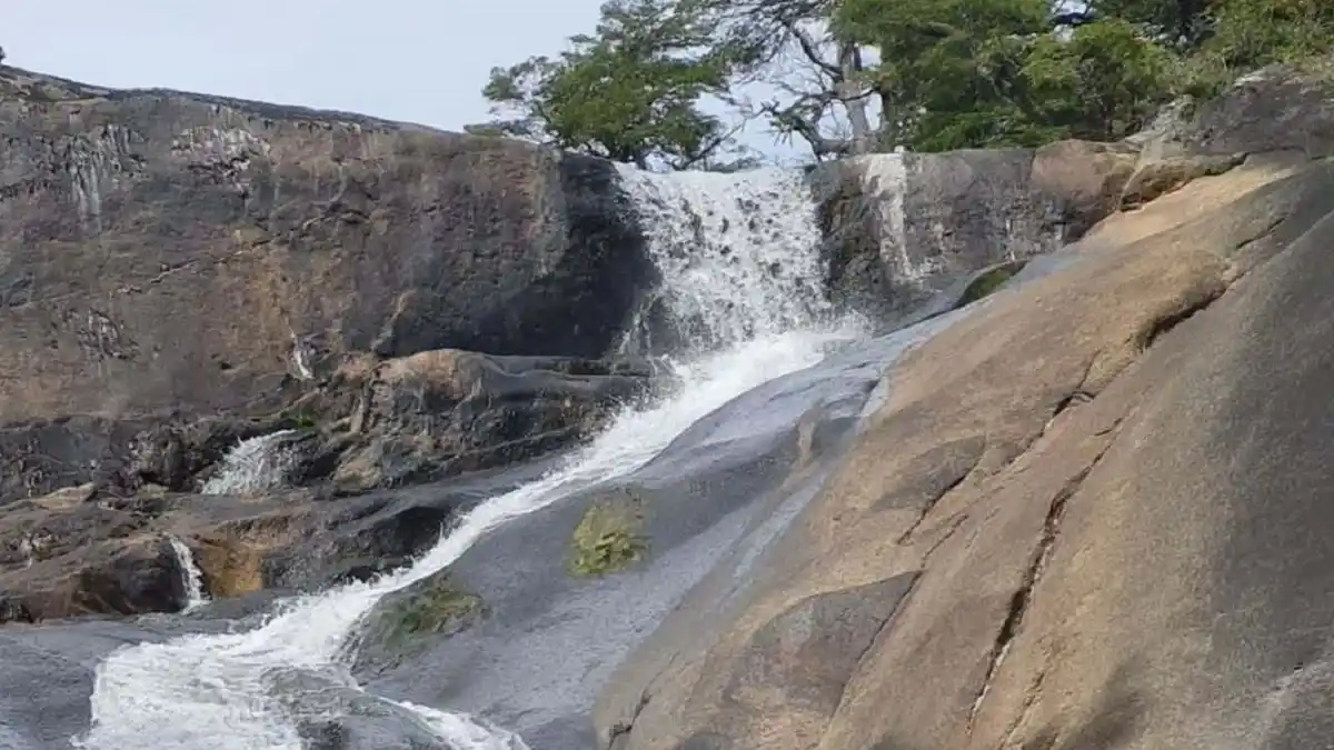 Conmoción en Bariloche: una turista murió tras golpearse la cabeza en una cascada