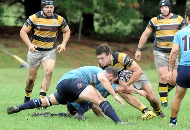 Derrotas de Los Cardos y Uncas en Los Laureles 