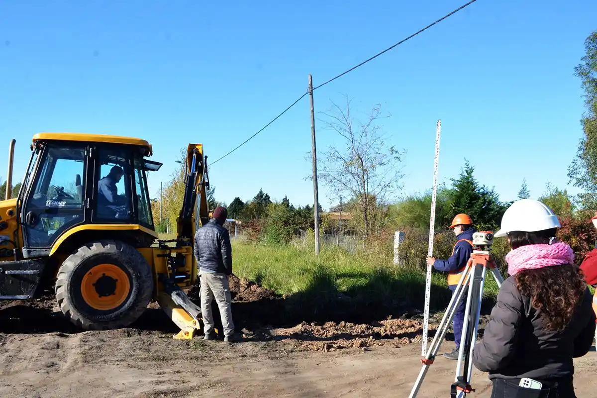 En la vía pública. Realizaron mejoras en calles de tierra