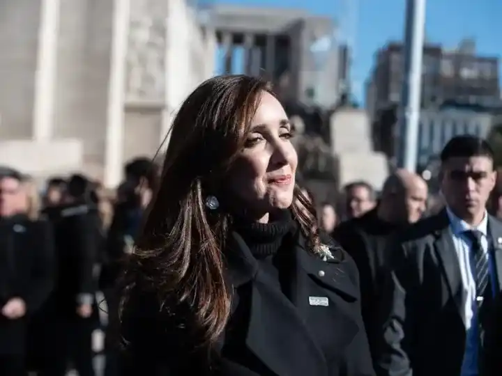 “No hay nadie más peleado con los valores de Belgrano que Adorni”