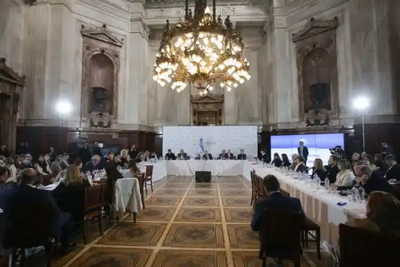 Ley de Bases y paquete fiscal: a pesar de activar el brazo político, el Gobierno no logra abrochar el dictamen