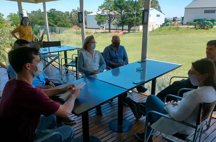 Ministro Costa con cargada agenda en Balcarce