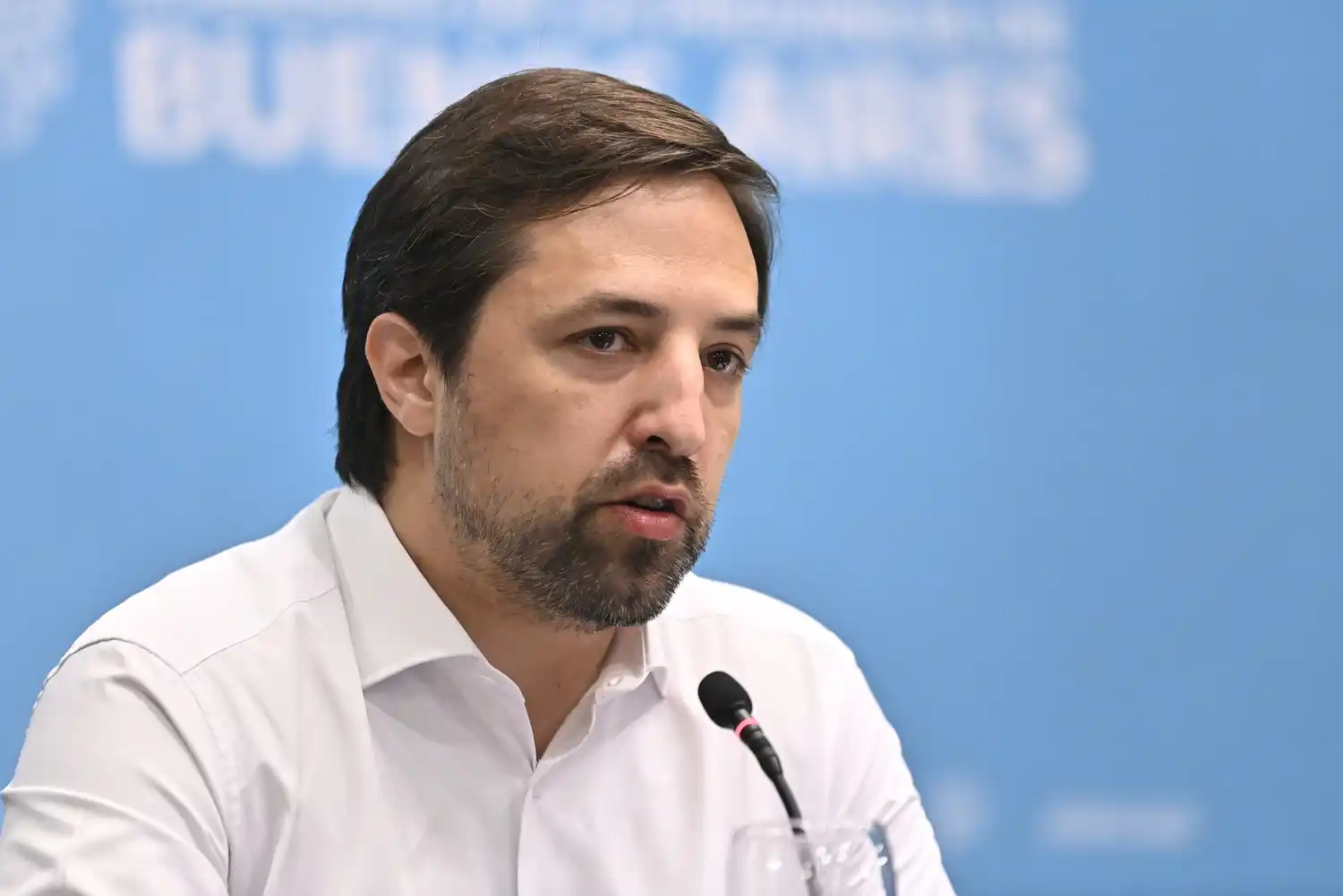 Kreplak advirtió sobre una "situación de máxima gravedad" y cuestionó la "intromisión externa" en Venezuela