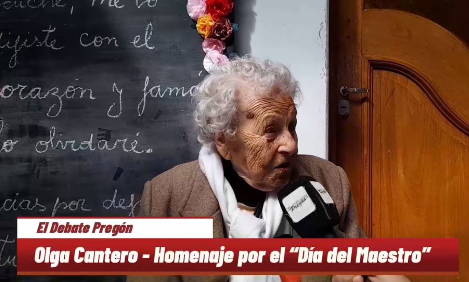 Homenajean a dos docentes por el “Día del Maestro”