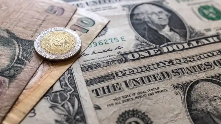 Cerca del récord histórico, el dólar libre cerró a $15,84