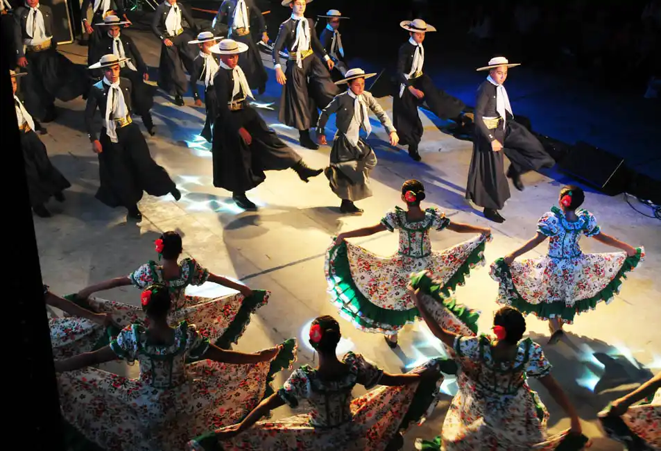 Por la lluvia se suspendió la actuación del violinista Lovato y paso para este viernes