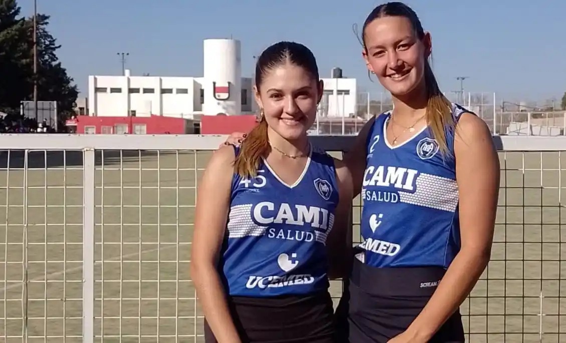 Julieta Robledillo y Paula Balkenende, las goleadoras “pingüinas”.