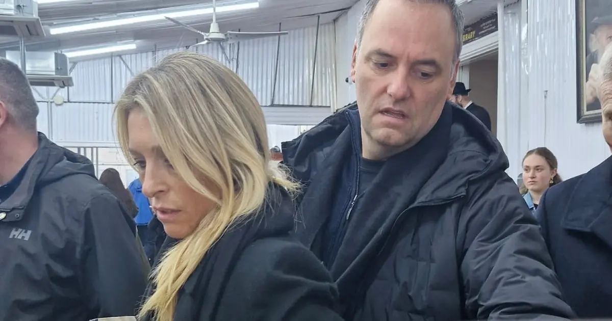 Bettina Angeletti y Manuel Adorni