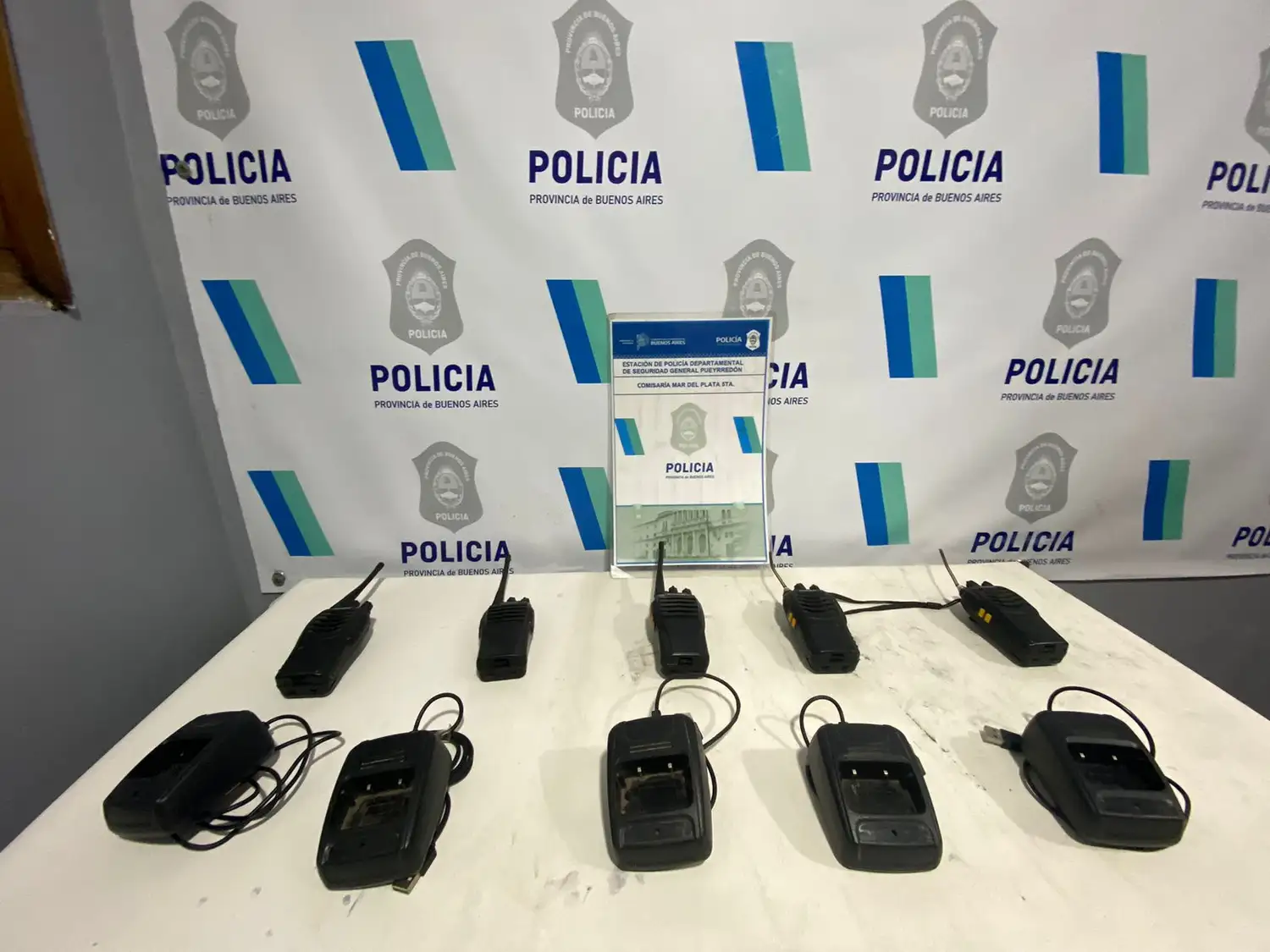 En uno de los domicilios encontraron los celulares de la víctima y seis Handy.