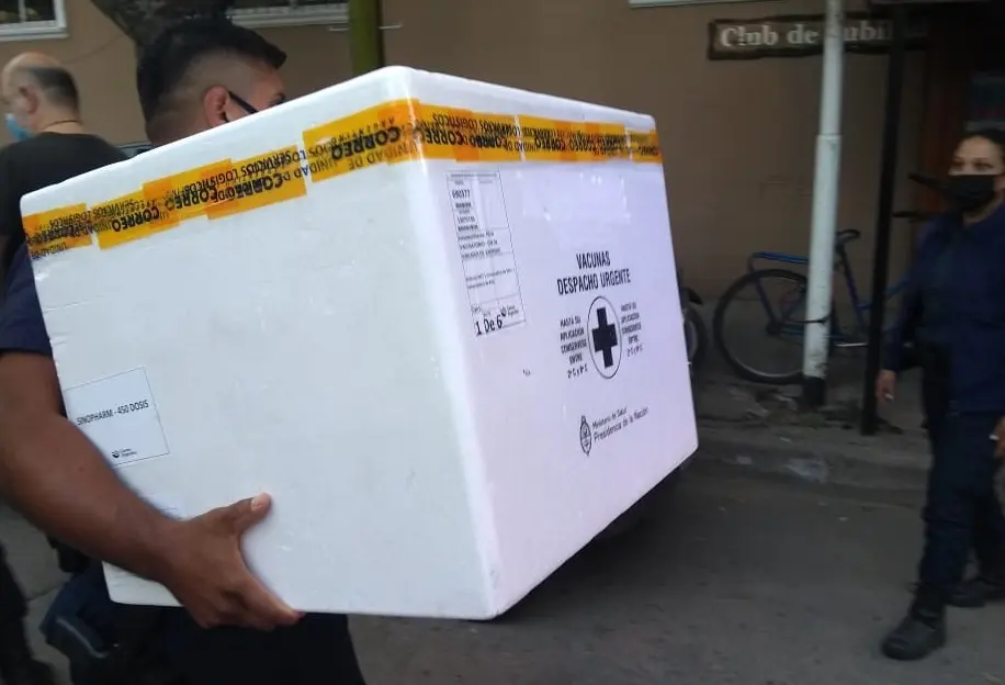 Vacunación contra el coronavirus: llegaron 1600 dosis de AstraZeneca y se aplicarán desde el sábado