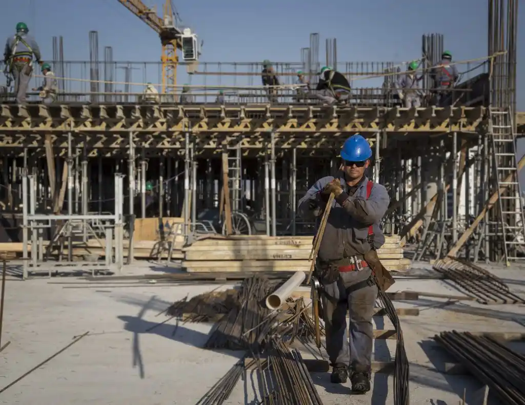 La economía creció 0,6 por ciento en el segundo trimestre y cayó en el semestre