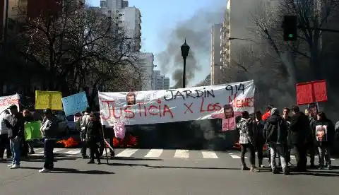 Protesta en La Plata por presunto abuso en un Jardín de Infantes