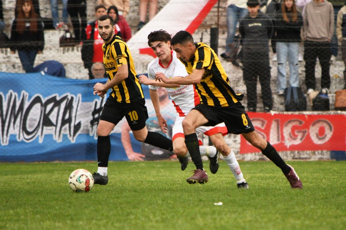 El Pato salvador del clásico para el Decano: El Nacional y Huracán igualaron 1 a 1