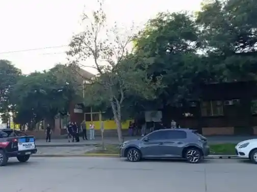 Conmoción en una escuela: un alumno disparó, mató a un compañero e hirió a otros estudiantes