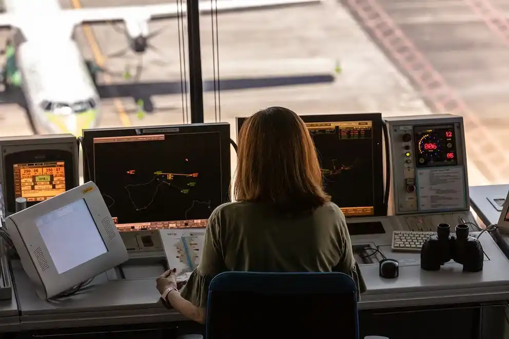 Controladores aéreos anunciaron un cronograma de paros que afectará vuelos de Ezeiza y todo el país
