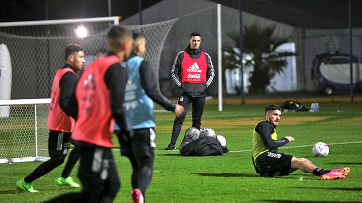 Scaloni piensa en un nuevo equipo para enfrentar a Bolivia