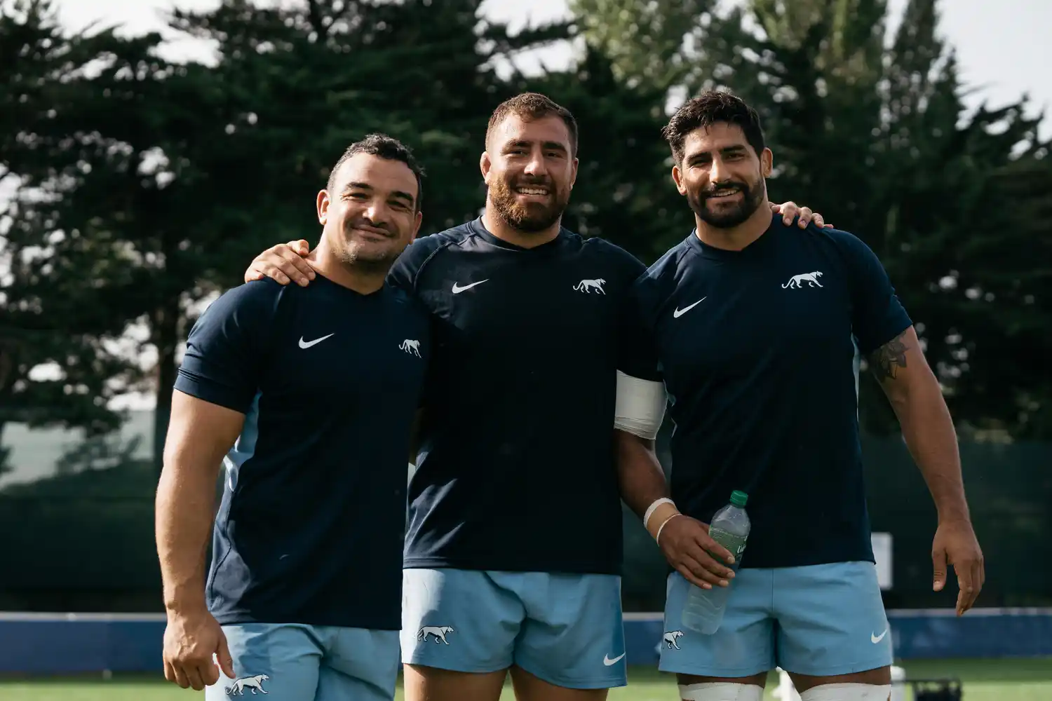 Creevy, Bello y el tandilense Bruni, en un alto de la doble jornada en La Baule.
