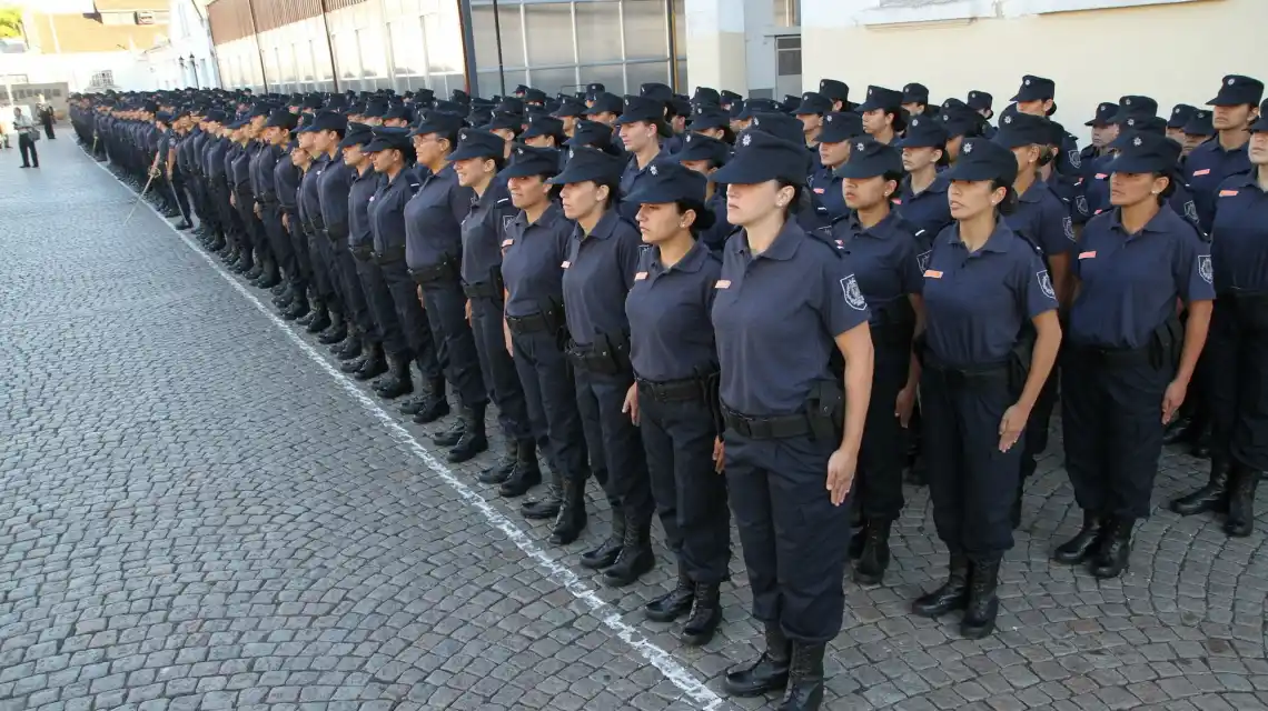 La provincia abona la tercera y última cuota de los uniformes a fuerzas de seguridad