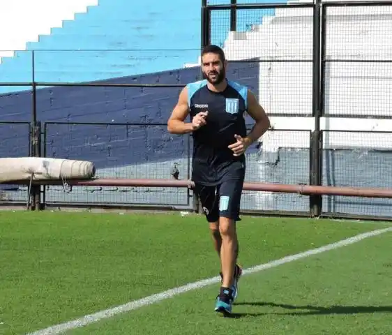 Racing le prende velas a la recuperación de Licha López