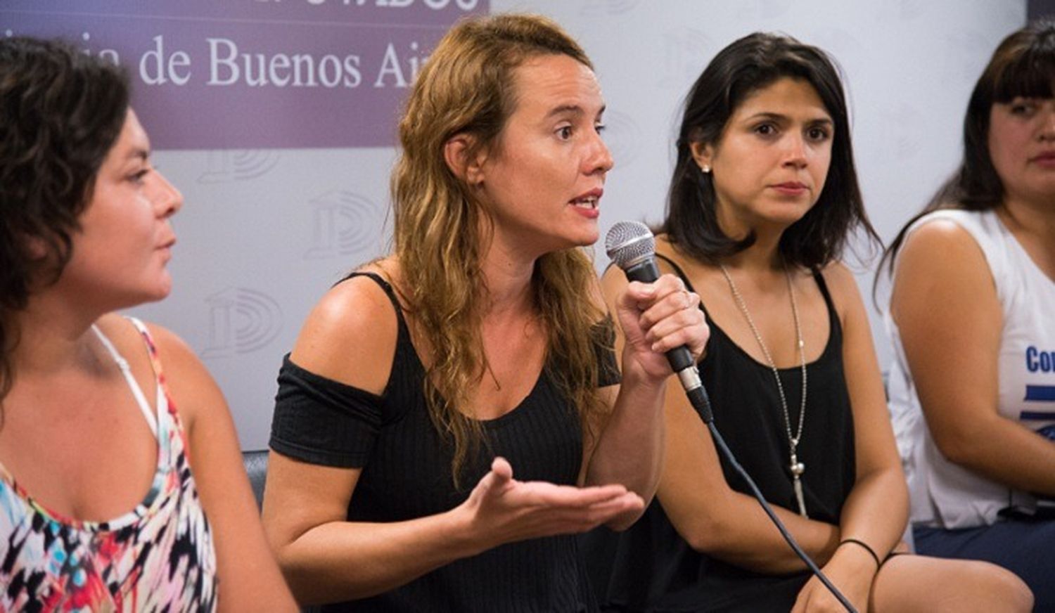 La diputada Patricia Cubría, del FdT, cruzó a Espinoza: "Lamentamos un nuevo fallecido por la inacción del Intendente"