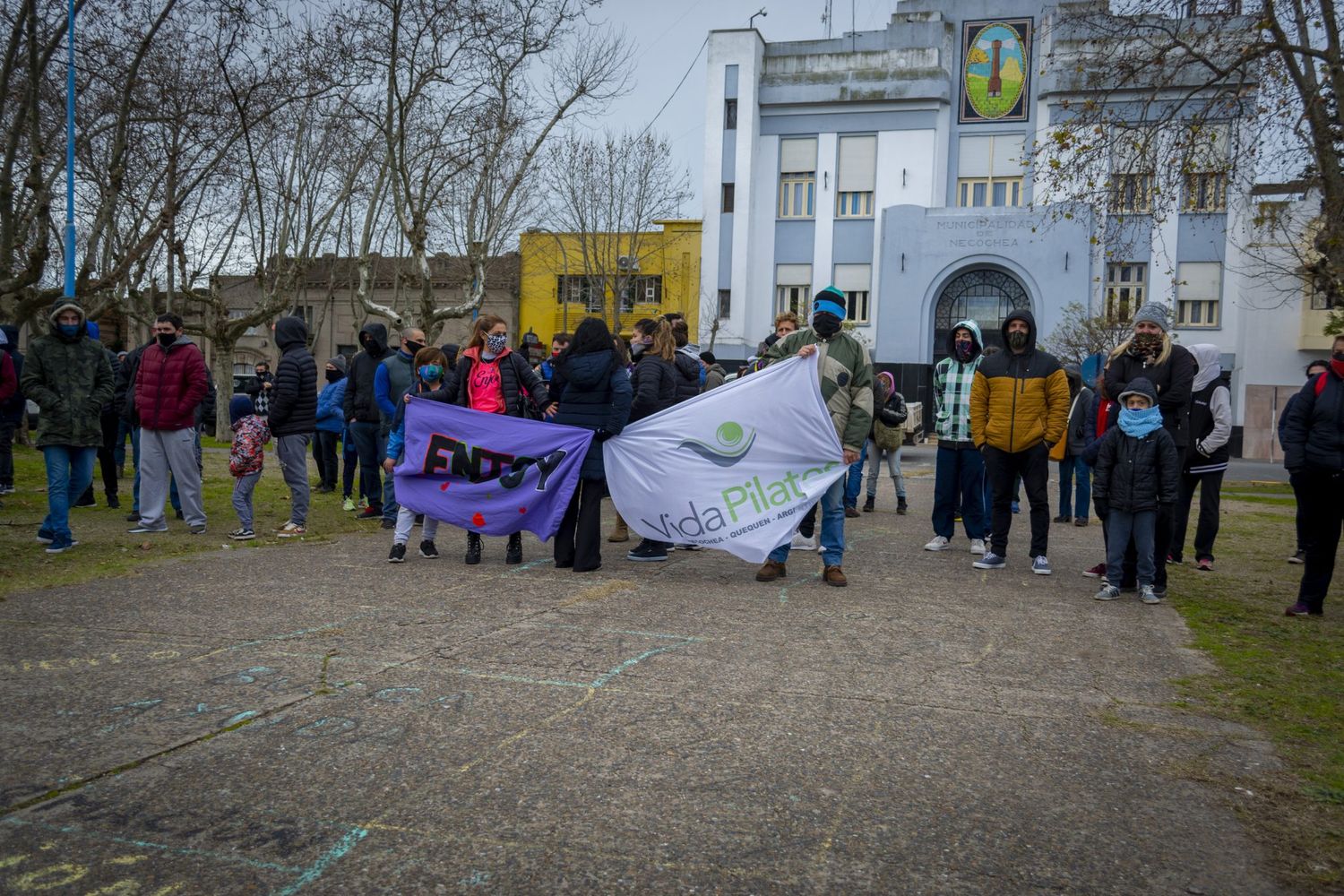 Necochea entró en Fase 5 pero los comerciantes que siguen sin poder trabajar se manifestaron frente al Municipio