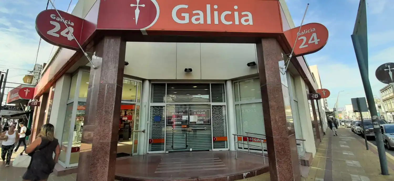 Desde este martes los bancos volverán a cambiar de horario y retoman la atención de 10 a 15